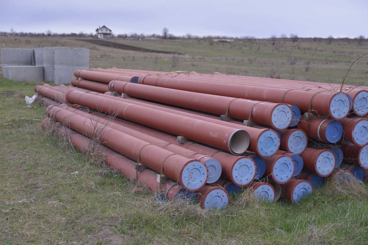 Sute de gospodării, instituții publice și agenți economici din Colonița, vor beneficia de servicii moderne de canalizare și epurare.